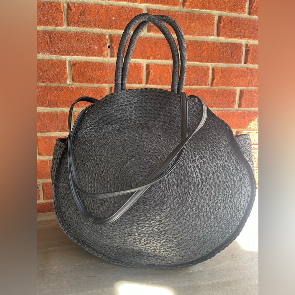 🌞NWOT Black Summer Round Tote/ Purse